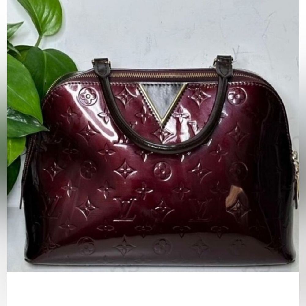 🔥AUTHENTICATED LV  Monogram Vernis embossed Handbag 🔥